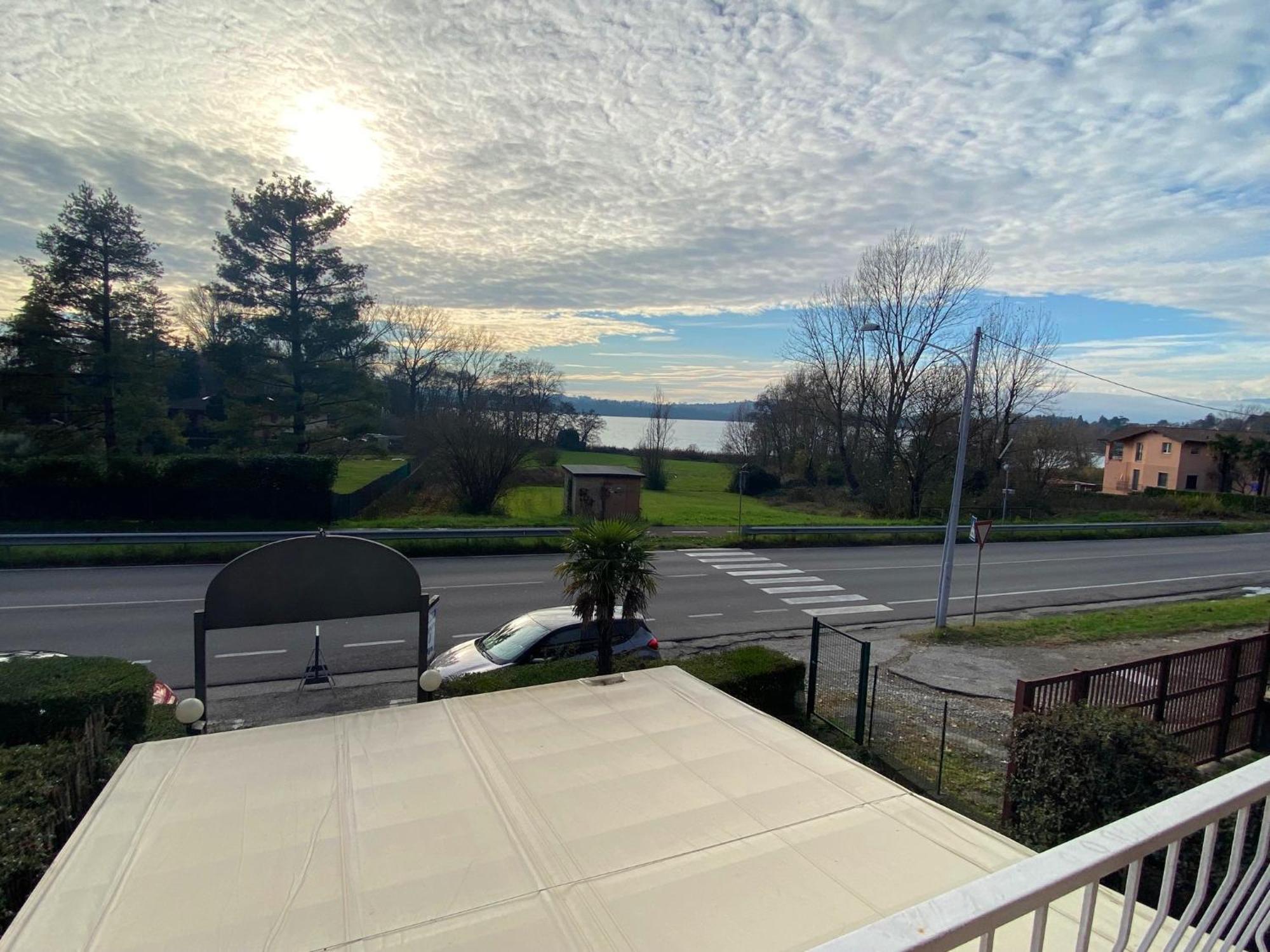 Appartamento Bellavista - Fronte Lago Di Varese Gavirate Εξωτερικό φωτογραφία